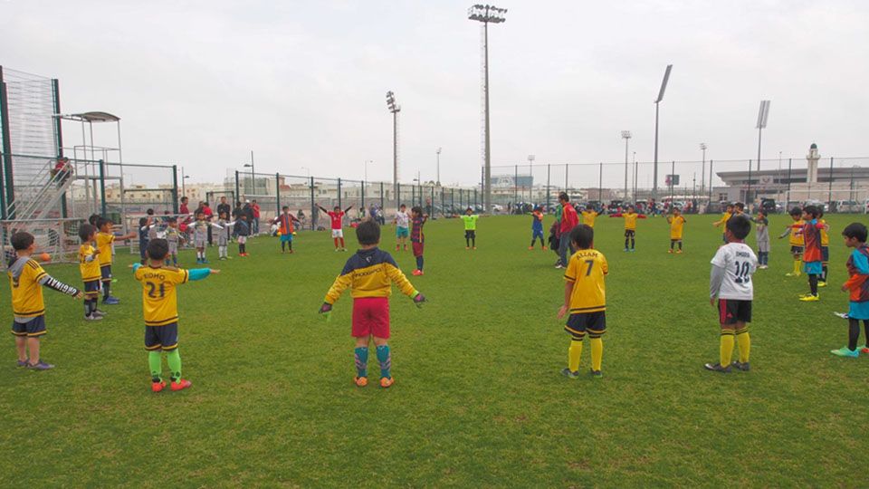 Ilustrasi latihan sepakbola anak-anak. Copyright: © Facebook:@indonesianfootball.qa